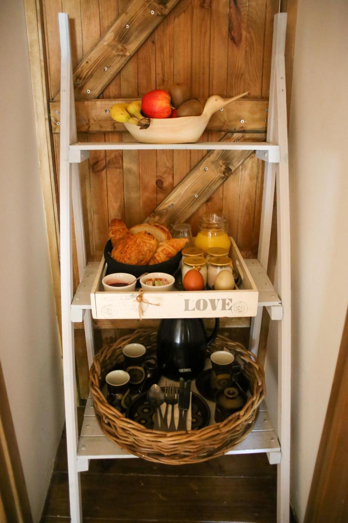 Les Puvinieres Guest House Breuil-Barret Екстериор снимка
