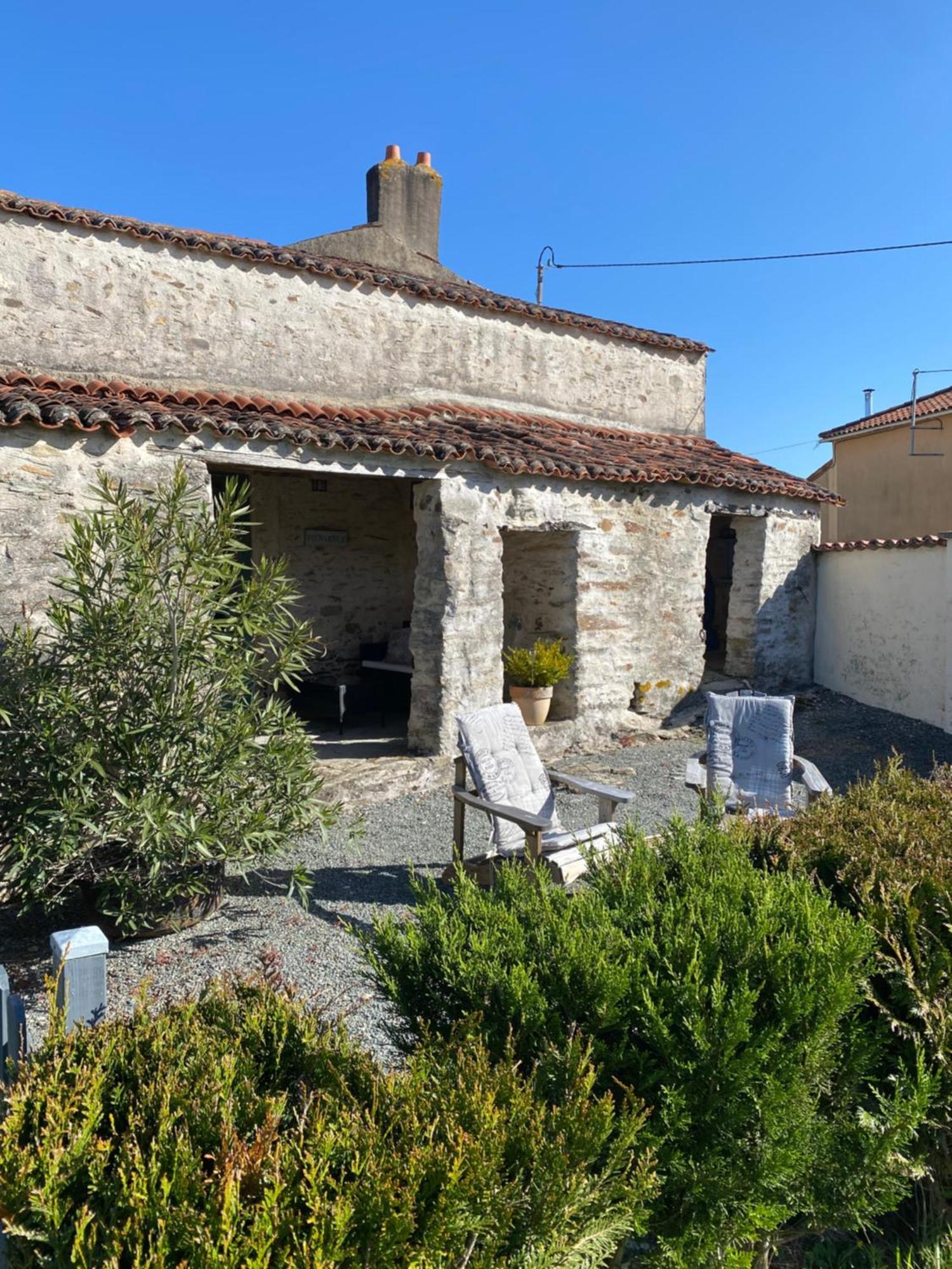 Les Puvinieres Guest House Breuil-Barret Екстериор снимка